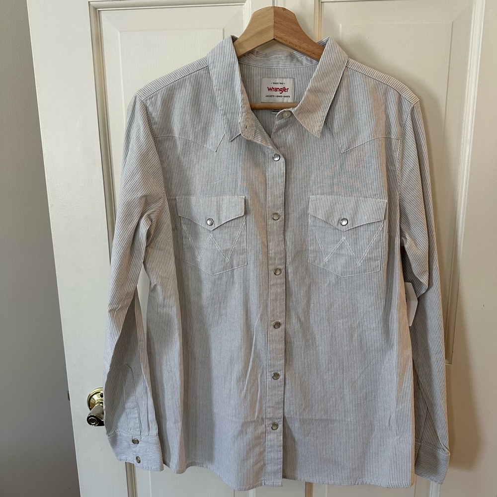 NWT women’s Wrangler western shirt